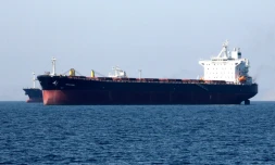 Dans cette photo prise le 30 avril 2019, un pétrolier est vu au large du port iranien de Bandar Abbas