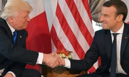 Le président américain Donald Trump (G) et le Président français Emmanuel Macron à Bruxelles le 25 mai 2017