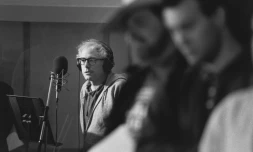 Bernie Sanders en studio en 1987 pour la chanson "We Shall Overcome", enregistrée avec 30 musiciens et chanteurs