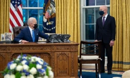 Le président américain Joe Biden et le ministre à la Sécurité intérieure Alejandro Mayorkas à la Maison Blanche, le 2 février 2021