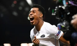 Le défenseur du PSG Presnel Kimpembe exulte après son but contre Manchester United, le 12 février 2019 à Old Trafford