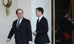 Le Président François Hollande et le Premier ministre Manuel Valls à la sortie du Conseil des ministres le 10 février à Paris
