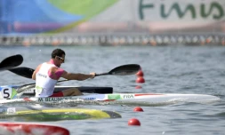 Le Français Maxime Beaumont lors de l'épreuve de kayak en ligne monoplace (K1) 200 m, aux JO de Rio, le 19 août 2016