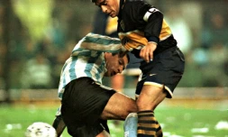 Diego Maradona avec le maillot de Boca Juniors en 1997