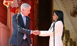 La présidente par intérim du Venezuela, Delcy Rodriguez(à droite), et le ministre américain de l'Energie, Chris Wright (à gauche), après la signature d'accords énergétiques à Caracas, le 2 septembre 2026
