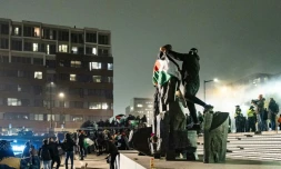 Des supporters pro-Palestiniens sur la place Anton de Komplein à Amsterdam avant le match entre l'Ajax et le Maccabi Tel Aviv, le 7 novembre 2024