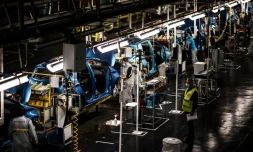 Une chaîne d'assemblage de l'usine Renault à Flins, le 6 mai 2020