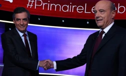 François Fillon et Alain Juppé avant leur débat télévisé de l'entre-deux-tours de la primaire de droite le 14 novembre 2016 à Paris