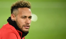 La star brésilienne du PSG Neymar à l'échauffement avant le match de Ligue des champions sur le terrain de l'Etoile Rouge, le 11 décembre 2018 à Belgrade