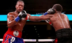 L'Américain Patrick Day (g) face à son compatriote Charles Conwell lors d'un combat chez les super-welters, à Chicago, le 12 octobre 2019