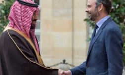 Le prince héritier saoudien Mohammed ben Salmane est accueilli par le Premier ministre Edouard Philippe à l'hôtel de Matignon, le 9 avril 2018 à Paris
