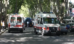Des policiers turcs et des secours se rendent sur les lieux d'une puissante explosion dans la capitale Ankara, le 20 septembre 2011