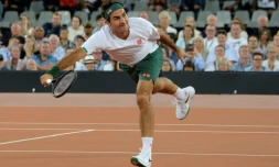 Le Suisse Roger Federer face à l'Espagnol Rafael Nadal durant The Match for Africa, à Cape Town, le 7 février 2020