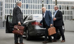 L'ancien président de la Fifa Sepp Blatter (au centre) à Berne, en Suisse, le 1er septembre 2020