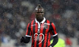 L'attaquant italien Mario Balotelli, sous le maillot de Nice, lors d'un match contre Nice, le 25 novembre 2018 à l'Allianz Riviera