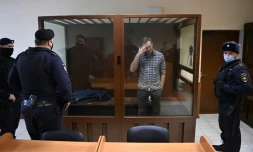 L'opposant russe Alexaï Navalny (c) dans un tribunal de Moscou, le 20 février 2021