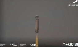 Image tirée d'une retransmission de Blue Origin montrant la fusée Blue Shepard avec l'équipage de la mission NS-26 décollantdu site de lancement 1, le 29 août 2024  au nord de Van Horn, au Texas