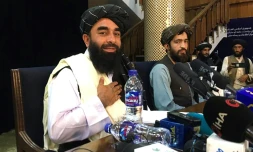 Le porte-parole des talibans Zabihullah Mujahid lors de leur première conférence de presse à Kaboul, le 17 août 2021