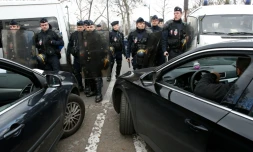 Les chauffeurs de VTC et Loti ont entamé lundi une nouvelle opération escargot, le 3 février 2016 Paris