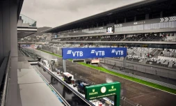 Le circuit du Grand Prix de Russie de F1 détrempé et sous la pluie le 25 septembre 2021 à Sotchi