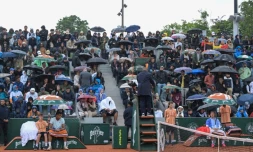 Les spectateurs du match entre le Français Giovanni Mpetshi Perricard (g) et le Belge David Goffin, le 28 mai 2024 à Roland-Garros