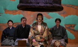 Mayuko Kashiwazaki (2e d) lors d'une répétition de la piÚce "Dojoji" du théùtre nÎ, le 27 février 2024 à Tokyo