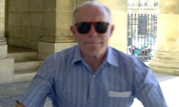 Patrick Henry, en liberté conditionnelle, à son arrivée le 13 août 2002 au tribunal correctionnel de Caen