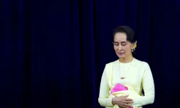 Aung San Suu Kyi devant des étudiants de l'université de Rangoun, le 28 août 2018