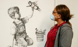 L'oeuvre "Game Changer" de l'artiste Banksy Ă l'hĂŽpital universitaire de Southampton, le 7 mai 2020