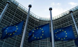 Les drapeaux de l'Union européenne devant le bâtiment de la Commission européenne à Bruxelles, le 30 septembre 2019
