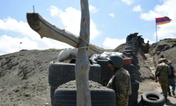 Des soldats à la frontière entre l'Arménie et l'Azerbaïdjan, le 18 juin 2021 à Sotk, en Arménie