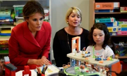 La First Lady Melania Trump visite l'hôpital pour enfants Necker à Paris le 13 juillet 2017