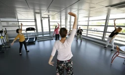 Des soignants participent à une séance de yoga à l'hôpital de Strasbourg, le 6 mai 2020
