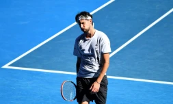 L'Autrichien Dominic Thiem, aprÚs avoir perdu un point contre le Bulgare Grigor Dimitrov, lors des 8es de finale de l'Open d'Australie, le 14 février 2021 à Melbourne