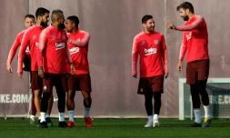L'attaquant vedette du Barça Lionel Messi (2d) lors d'une séance d'entraînement avec ses coéquipiers, le 15 avril 2019 à Sant Joan Despi