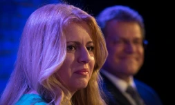 Zuzana Caputova (g) et Maros Sefcovic, candidats à la présidentielle, lors d'un débat, le 11 mars 2019 à Brastislava, en Slovaquie
