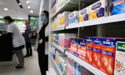 Les autorités sanitaires françaises rendent obligatoires à partir de mercredi la présentation d'une ordonnance en pharmacie pour se voir délivrer huit célèbres traitements anti-rhume largement considérés comme dangereux