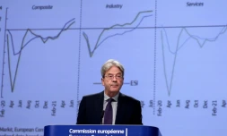 Le Commissaire européen à l'Economie, Paolo Gentiloni, présente les prévisions économiques de la Commission, lors d'une conférence de presse à Bruxelles, le 7 juillet 2021
