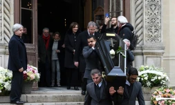 L'actrice Macha Méril, épouse de Michel Legrand, suit le cercueil de son mari, lors de ses obsèques à la cathédrale orthodoxe Saint-Alexandre-Nevsky, le 1er février 2019 à Päris
