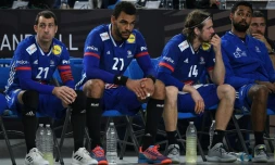 La déception des Français, battus par l'Espagne lors du match pour la 3e place du Mondial de handball, le 31 janvier 2021 au Caire