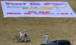 Une banderole contre le projet de site d'enfouissement de déchets nucléaires à Bure (Meuse), le 6 août 2022