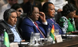 Le ministre bolivien des Affaires Ă©trangĂšres Rogelio Mayta, le ministre congolais des Affaires Ă©trangĂšres Jean-Claude Gakosso et le prĂ©sident congolais Denis Sassou Nguesso lors du sommet de l'Amazonie Ă BelĂ©m dans l'Ătat de Para au BrĂ©sil, le 9 aoĂ»t 2023