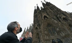 L'architecte en chef de la Sagrada Familia Jordi Fauli devant l'édifice de Gaudi à Barcelone le 1er décembre 2021