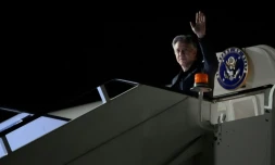 Le secrétaire d'Etat américain Antony Blinken salue de la main à son arrivée à Londres, le 9 septembre 2024