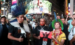 Des dirigeants indigÚnes du Brésil manifestent à New York avant l'ouverture du sommet sur "l'urgence climatique" à l'ONU le 22 septembre 2019