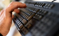 L'organisme international qui attribue les adresses internet (ICANN) a averti vendredi que des attaques informatiques massives étaient en cours contre des noms de domaine internet, qui définissent les adresses des sites, dans le monde