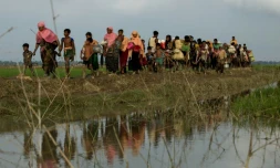 Des Rohingyas de l'Etat de Rakhine qui ont fui les violences, arrivent près d'Ukhia, le 4 septembre 2017 au Bangladesh
