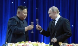 Le dirigeant nord-coréen Kim Jong Un (g) et le président russe Vladimir Poutine lors d'une rencontre à Vladivostok, en Russie, le 25 avril 2019