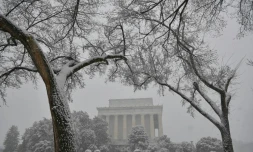 Le Mémorial de Lincoln, l'un des bâtiments emblématiques de Washington était sous la neige le 21 mars 2018 