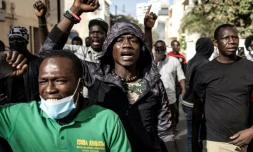 Des manifestants à proximité du Parlement à Dakar, le 5 février 2024 au Sénégal
